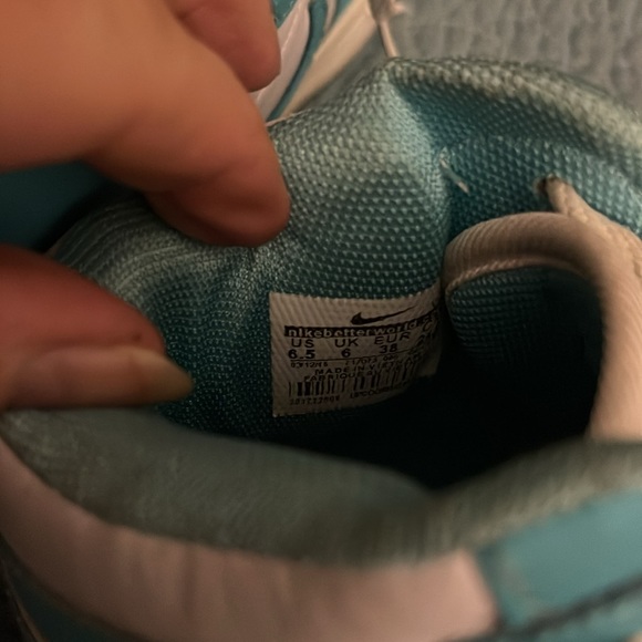 Girls Air Jordan Nikes - Picture 7 of 11